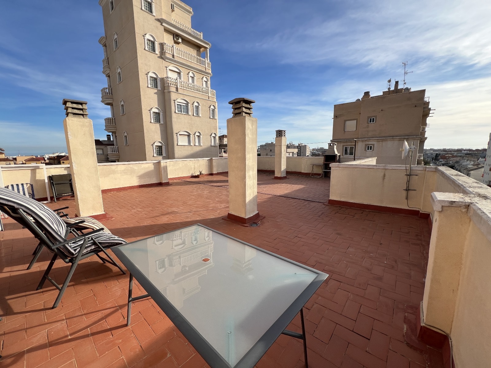 STUNNING 2 BED APARTMENT IN TORREVIEJA