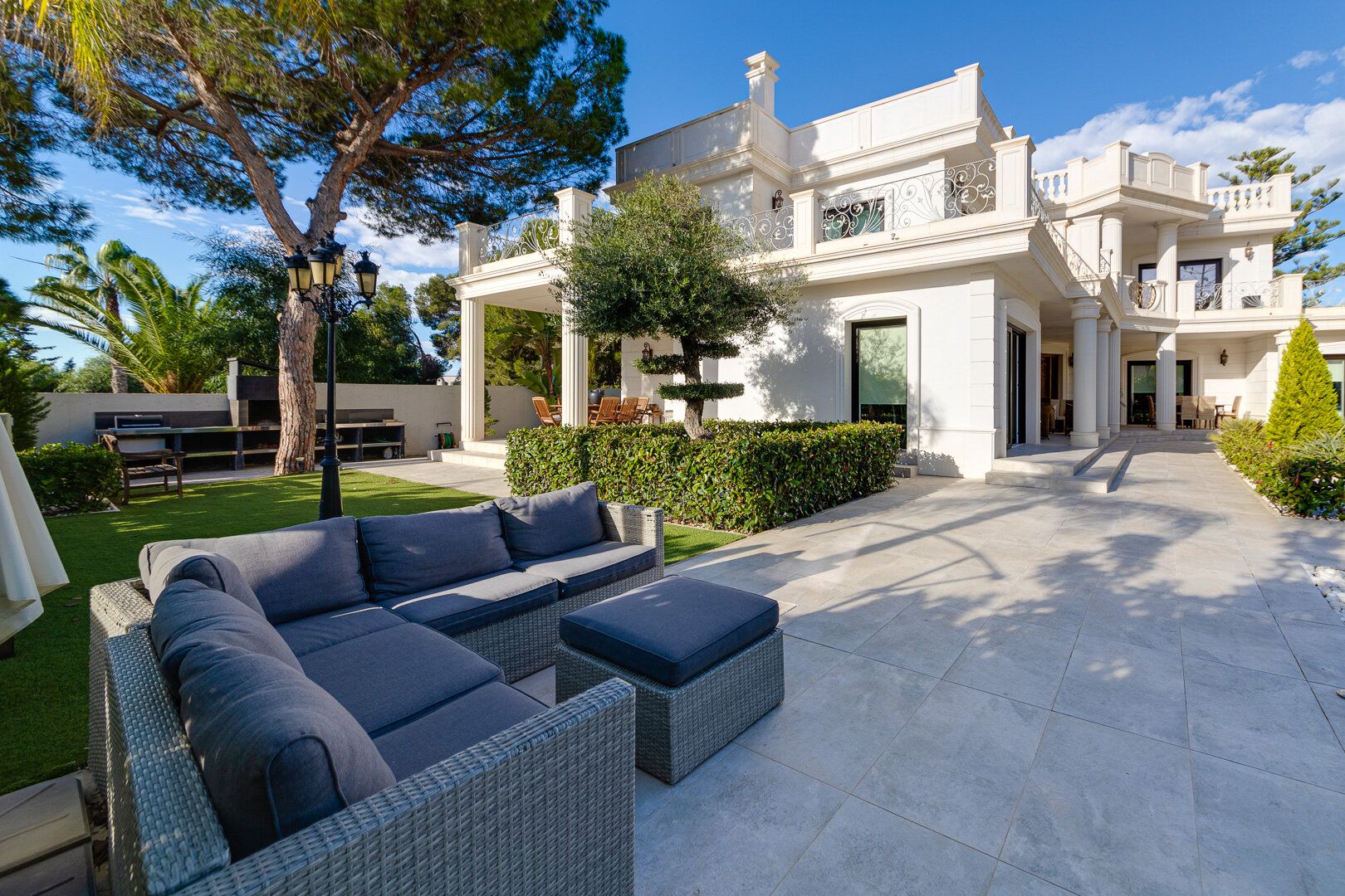 5 Bedroom Classic Luxury Villa with Modern Construction - Campoamor