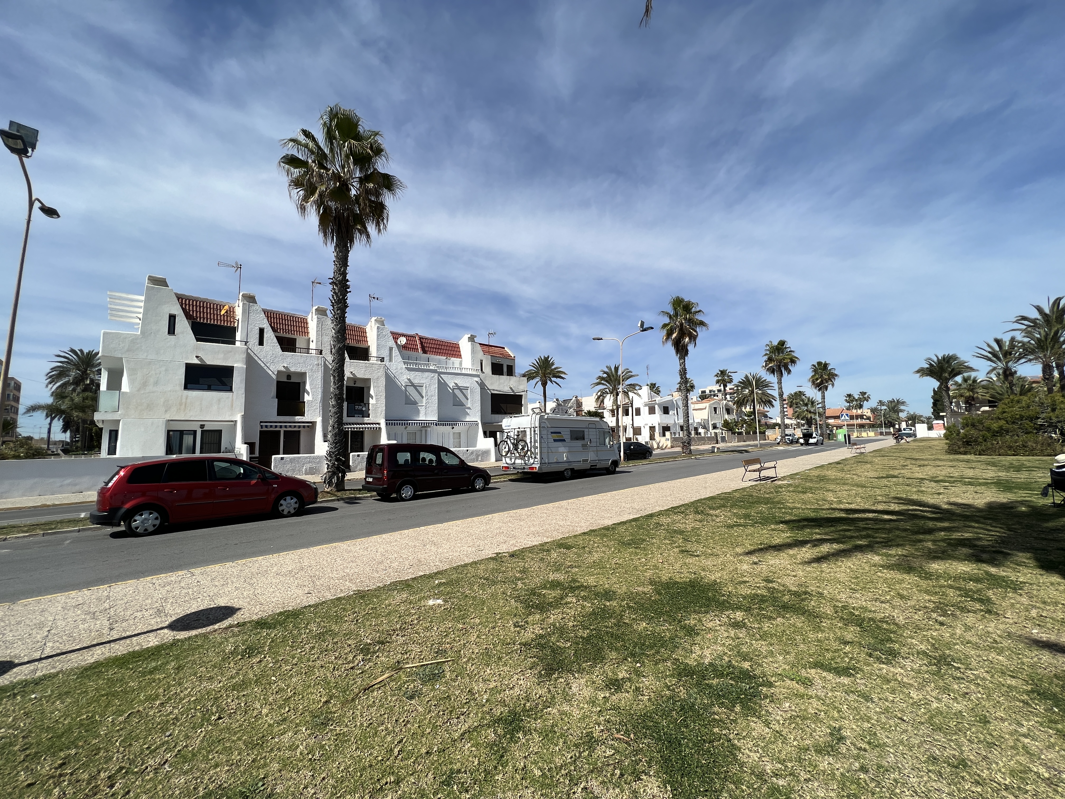 FIRST LINE TO THE BEACH - 3 BEDROOM TOWNHOUSE.