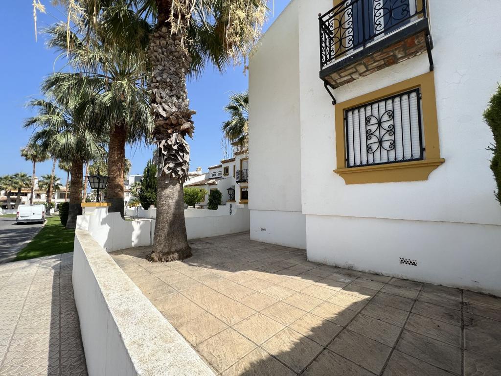 COMPLETELY REFURBISHED 2 BED APARTMENT IN VILLAMARTIN.