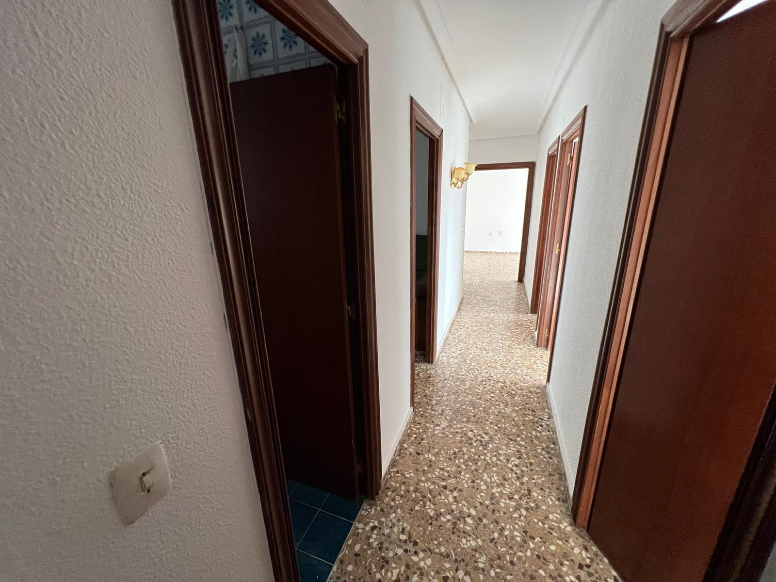FANTASTIC 4 BED APARTMENT IN GREAT LOCATION - TORREVIEJA