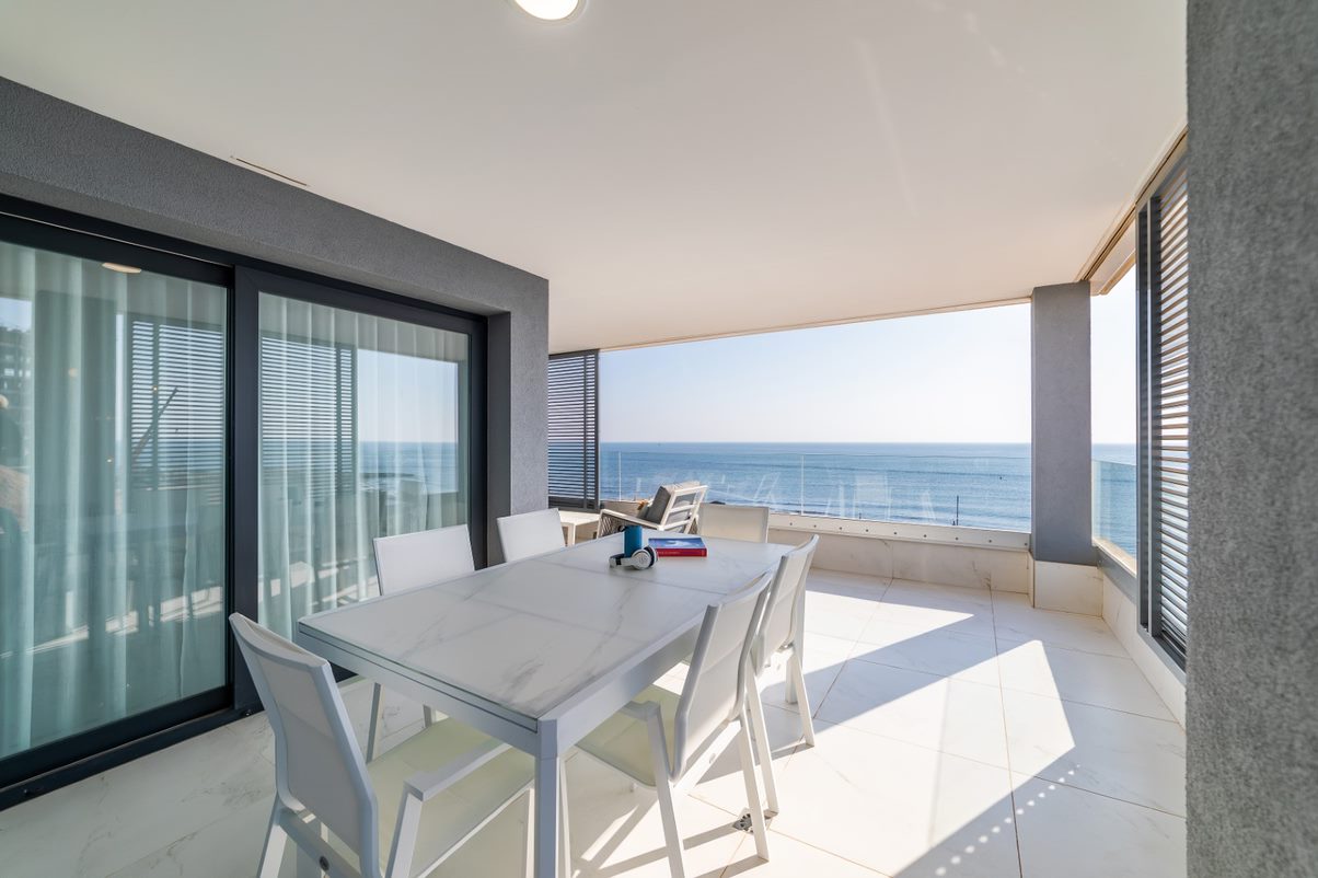 LUXURY FIRST LINE APARTMENTS IN PUNTA PRIMA